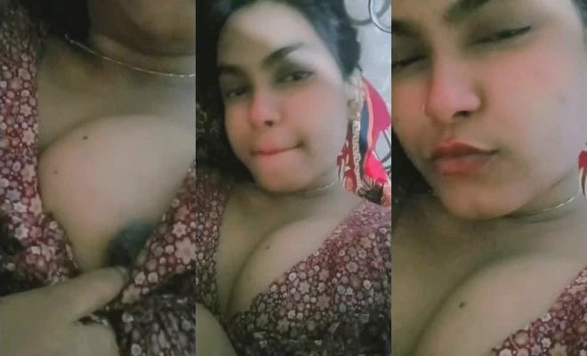 Desi Girl Shows Boobs Video