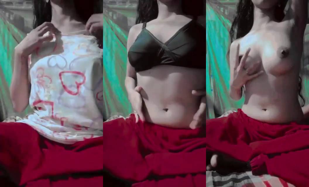 Desi Indian Teen Showing Her Small Boobs on Camera HD Video